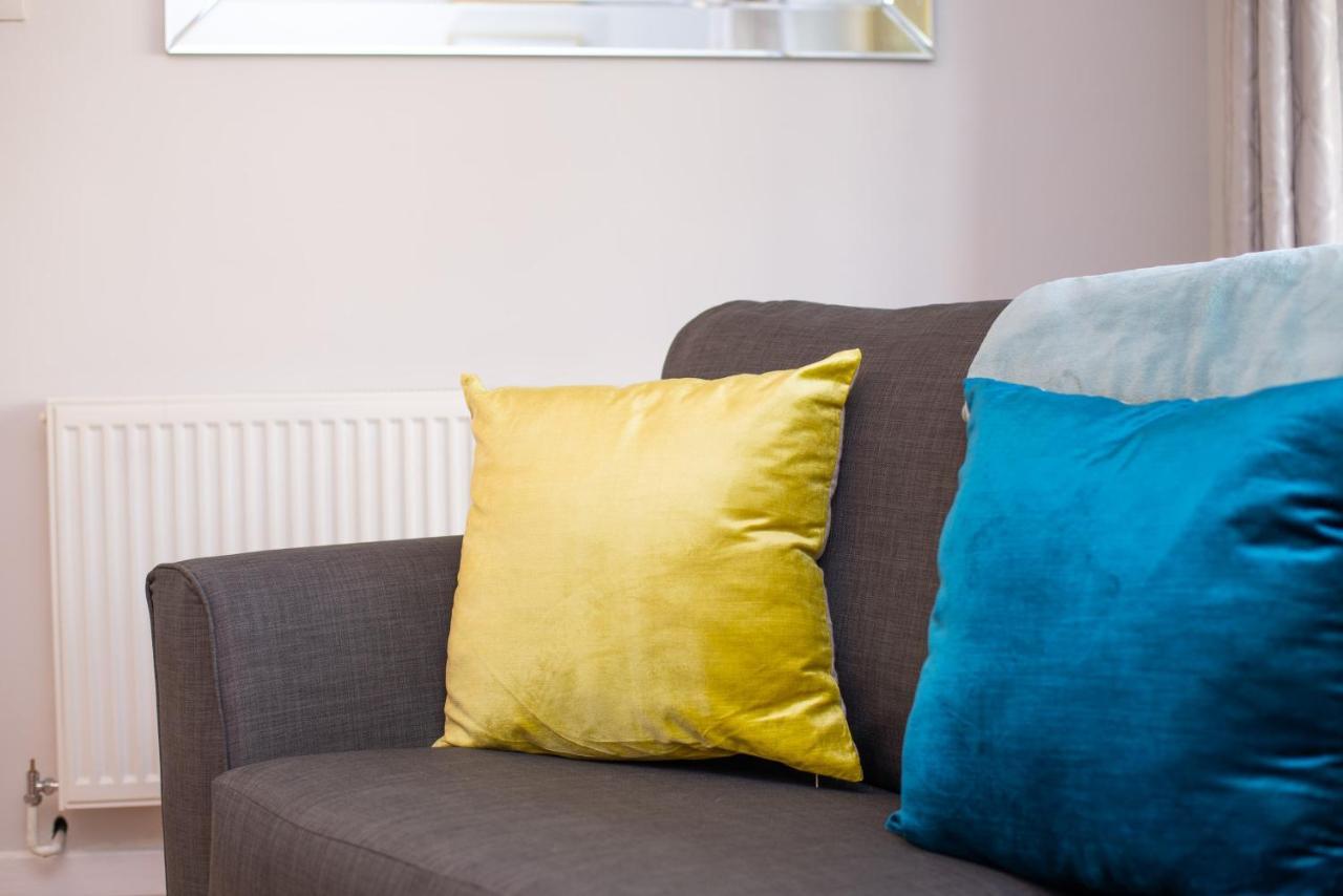 Parking, Garden, En-Suite & Tv'S In All Rooms, Large Living Space Swansea Extérieur photo