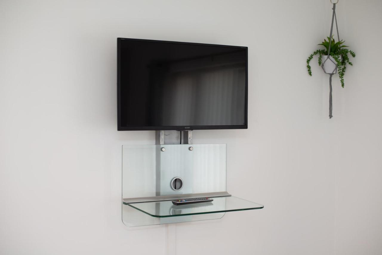 Parking, Garden, En-Suite & Tv'S In All Rooms, Large Living Space Swansea Extérieur photo