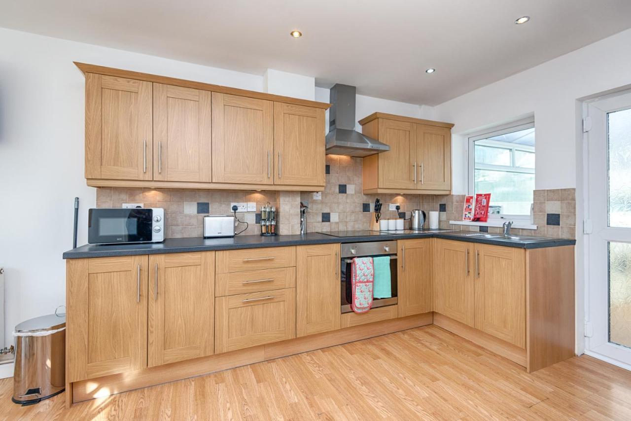 Parking, Garden, En-Suite & Tv'S In All Rooms, Large Living Space Swansea Extérieur photo