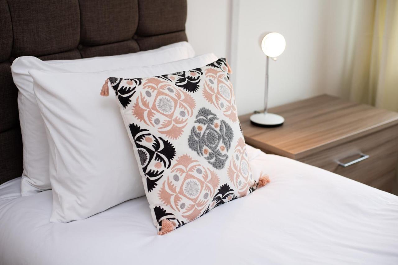Parking, Garden, En-Suite & Tv'S In All Rooms, Large Living Space Swansea Extérieur photo