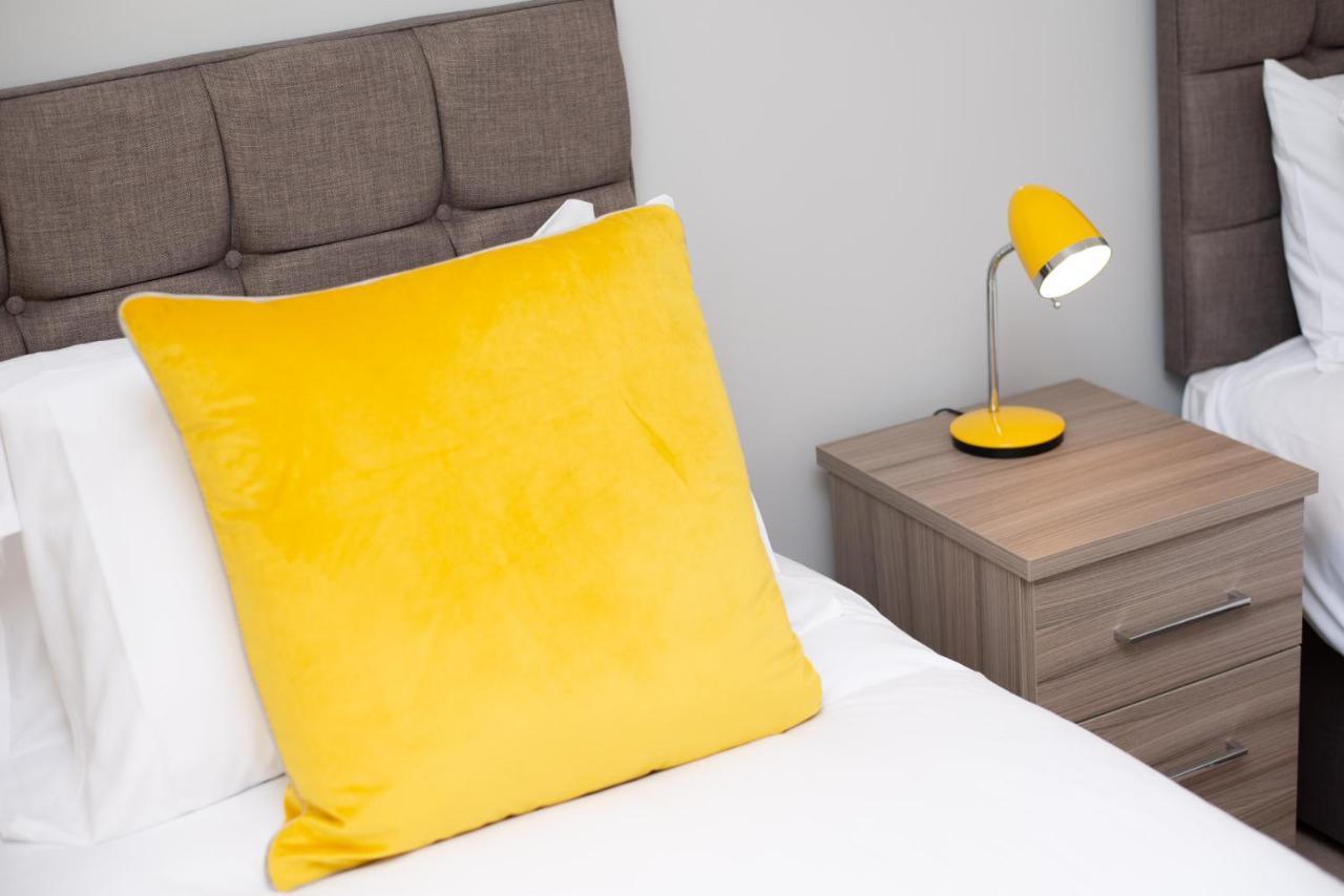 Parking, Garden, En-Suite & Tv'S In All Rooms, Large Living Space Swansea Extérieur photo